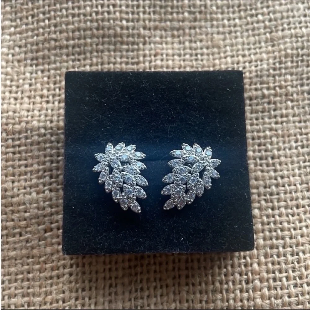 Moissanite cluster stud studded earrings Sparkly Luxury Sterling Silver New - Picture 10 of 10